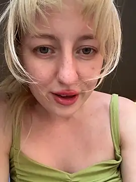 RonnieKiss live sex cam