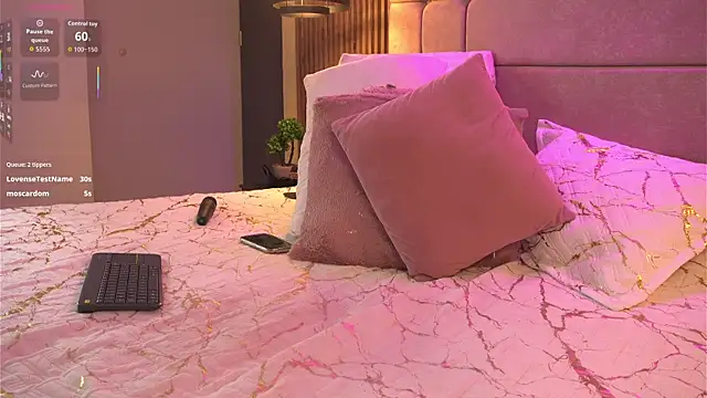 Chloe_Cherry21 live sex cam