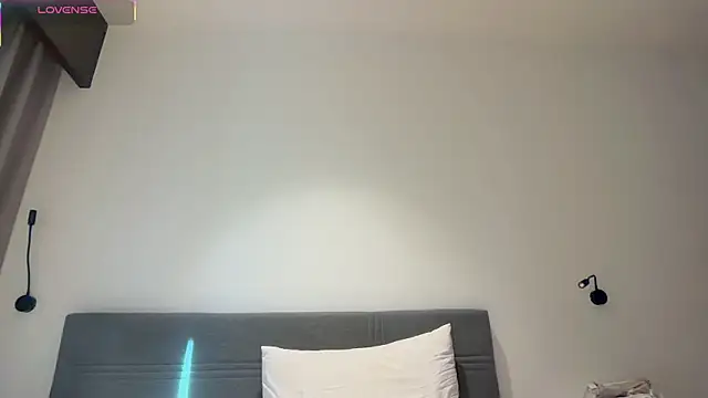 AlicePinkhead live sex cam