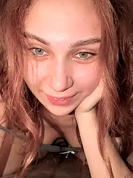 QuitieLia live sex cam