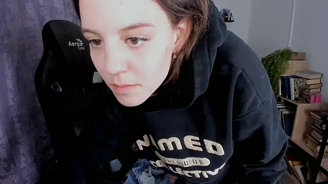 MilaStoyne live sex cam