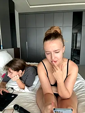 Nura_n_Sarah live sex cam