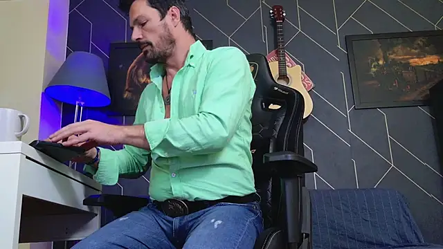 ChrisKox live sex cam