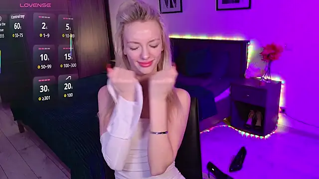 AleksaBlonde live sex cam