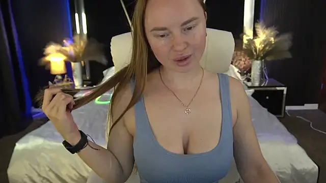 MiaRedFox live sex cam