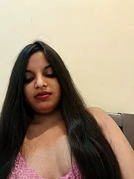 Maahhii_2 live sex cam