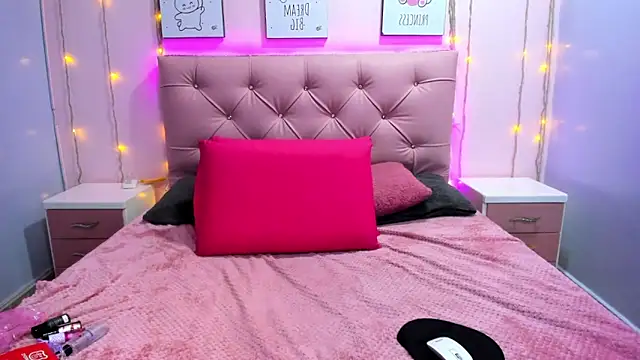 Issaa_Tyler live sex cam