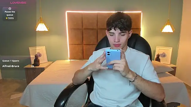 AlejooTwink live sex cam