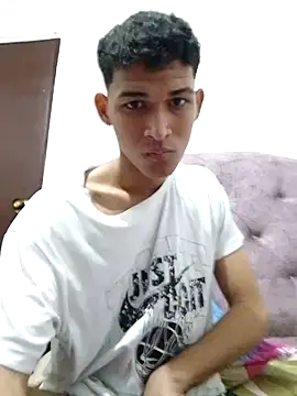 Luigi_cumming1 live sex cam