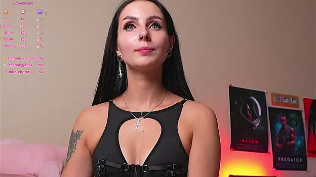 YaraAveiri live sex cam