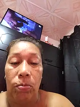 Naomi-Mature live sex cam