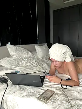 Nura_n_Sarah live sex cam