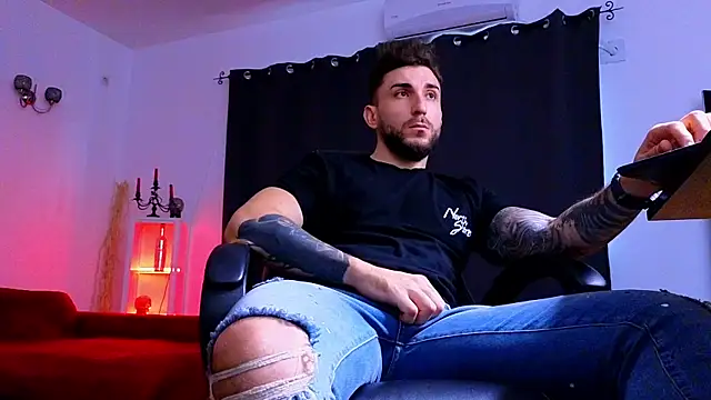 MightyAaron66 live sex cam