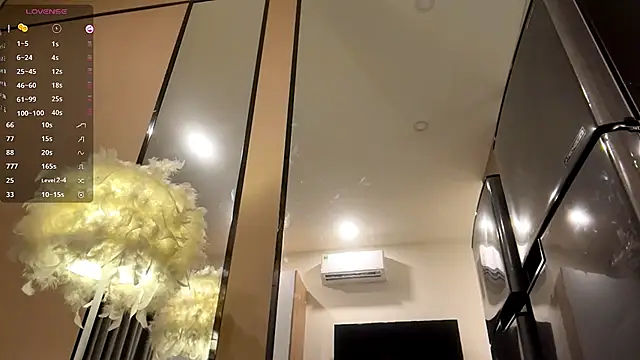 LezlieGreet live sex cam