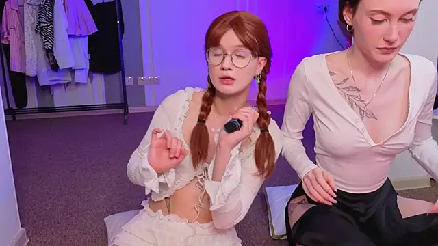 Lil_tits_girls live sex cam