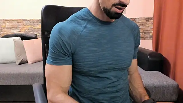 HotHunkTrainer live sex cam