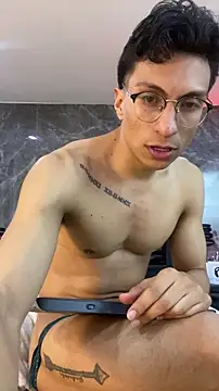 ApoloCruz live sex cam