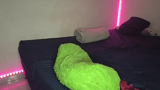 sweet_little232 live sex cam