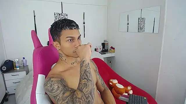 Leonard_Price live sex cam