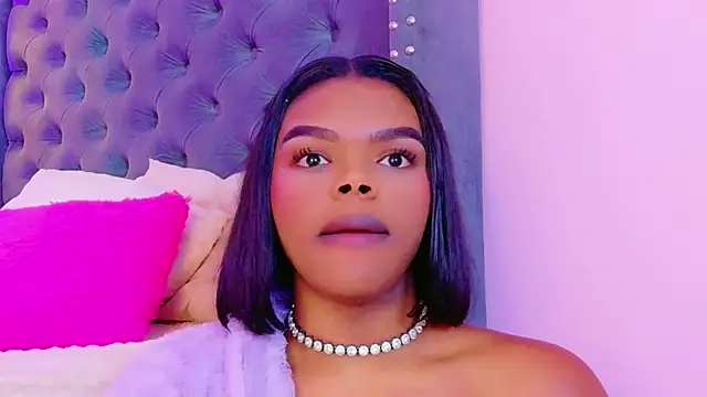 CamiEstrada live sex cam