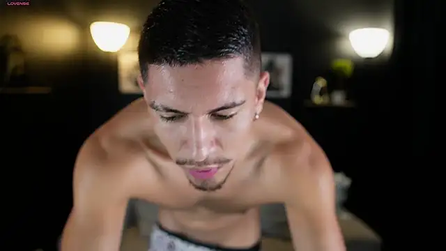 Aaronfox_x live sex cam