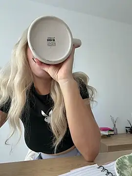 streetdoll live sex cam