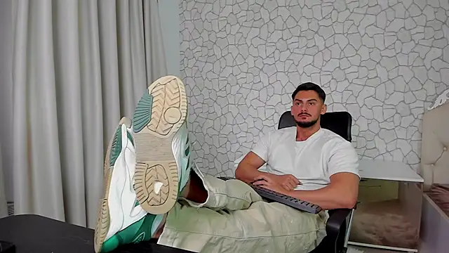 ClintMasters live sex cam