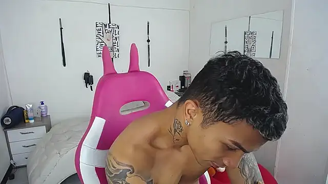 Leonard_Price live sex cam