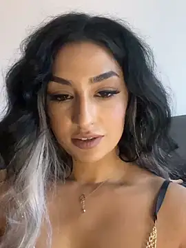 Mia_spicyy live sex cam