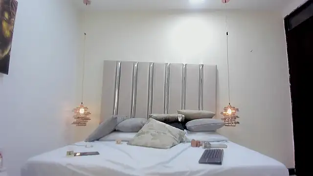 CamilaVoit live sex cam