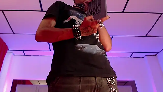 Maximo_king25 live sex cam