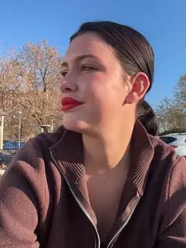 KikiWatson live sex cam