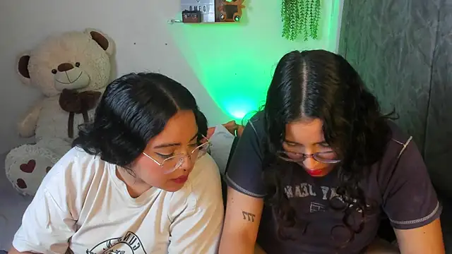 maddie-and-chelsea- live sex cam