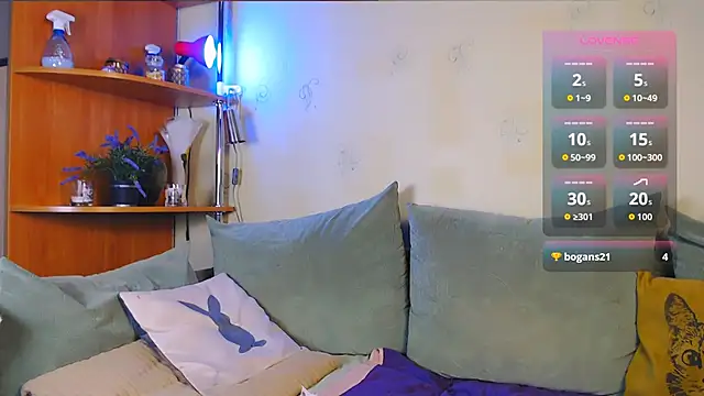 Caroline1995 live sex cam