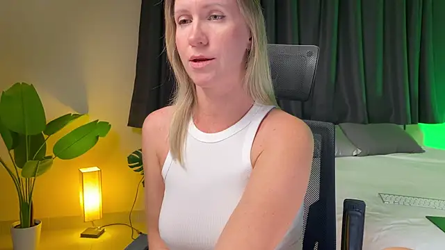 KatnessHot live sex cam