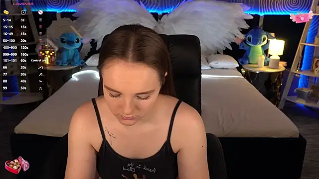 FoxyShy live sex cam