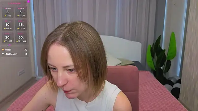 LuluChiiii live sex cam