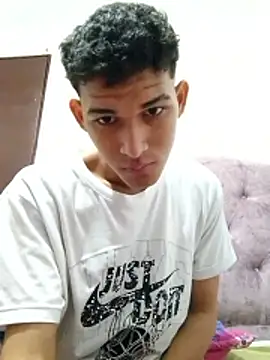 Luigi_cumming1 live sex cam