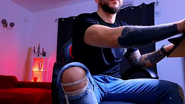 MightyAaron66 live sex cam