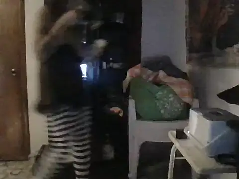 qaarlyfogosa live sex cam