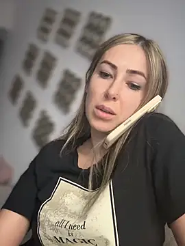 RaquelleDevon live sex cam