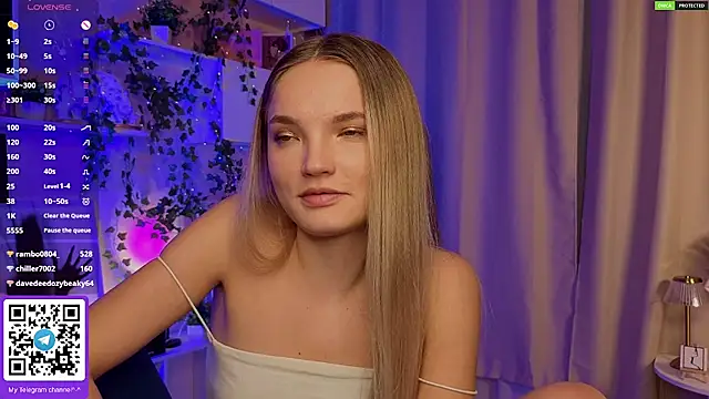 JulieLupo live sex cam