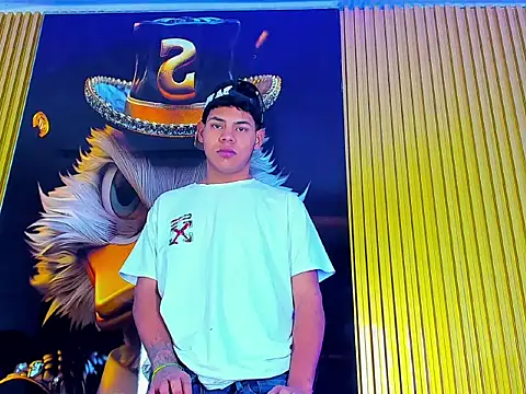 Tommy_bigcock19 live sex cam