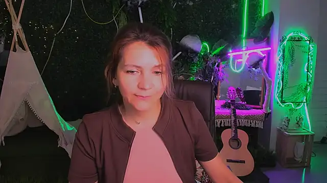 NicoleHitman live sex cam