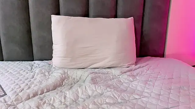 max_shy live sex cam