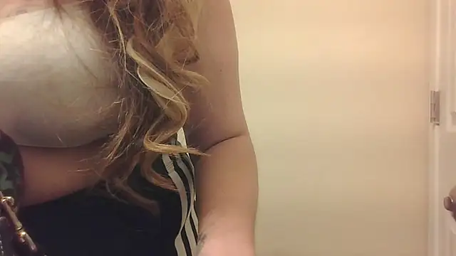 bootiebby live sex cam