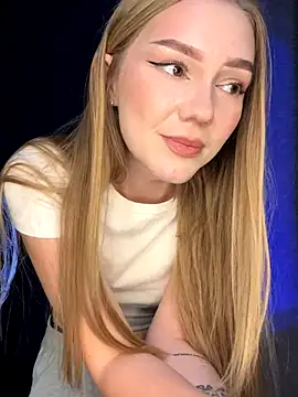 MilaMoone live sex cam