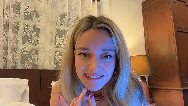 SirenaBelle live sex cam