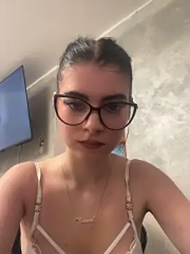 MissHerra2 live sex cam