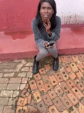 Melanin2002 live sex cam